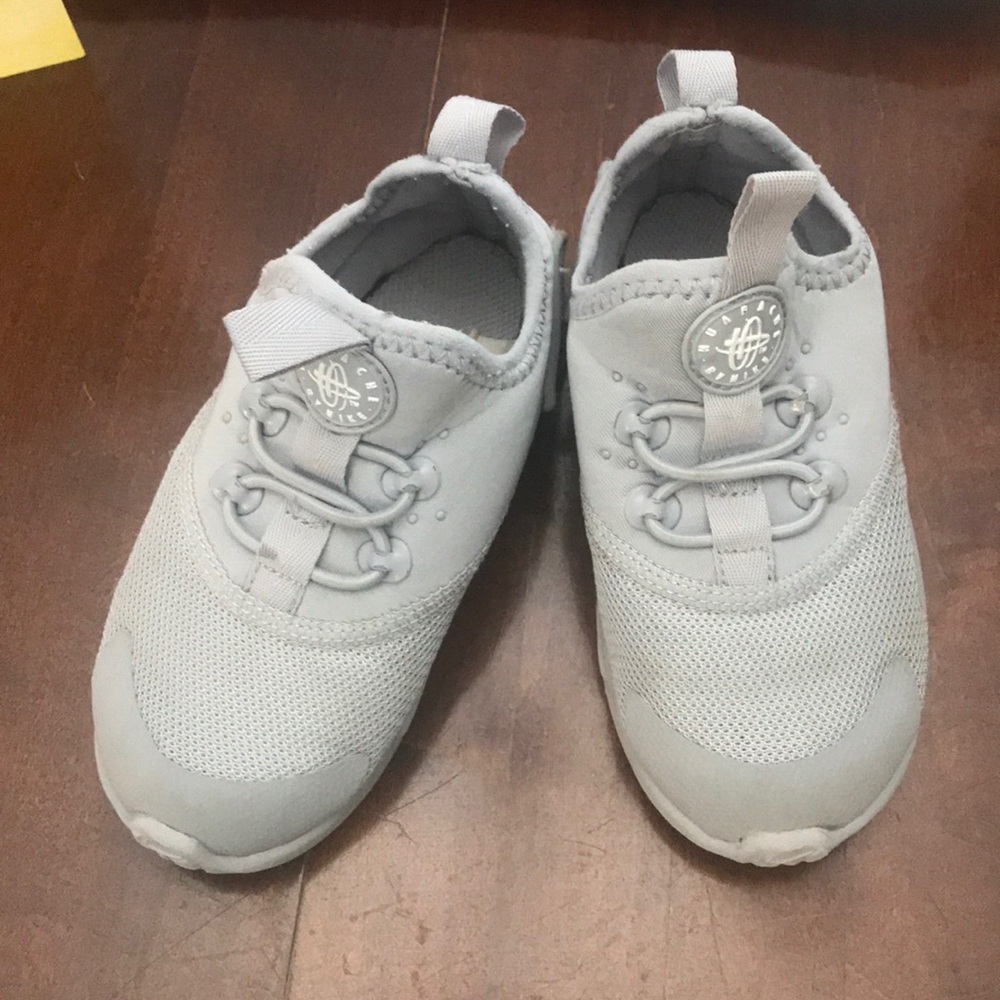 Toddler 8c huarache by Nike sneakers